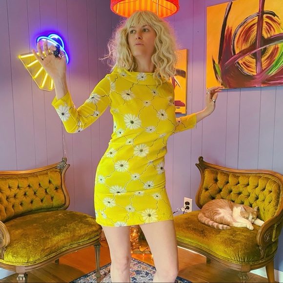 ❌SOLD🏷Vintage 1960s Flower Power mini dress - Picture 6 of 11